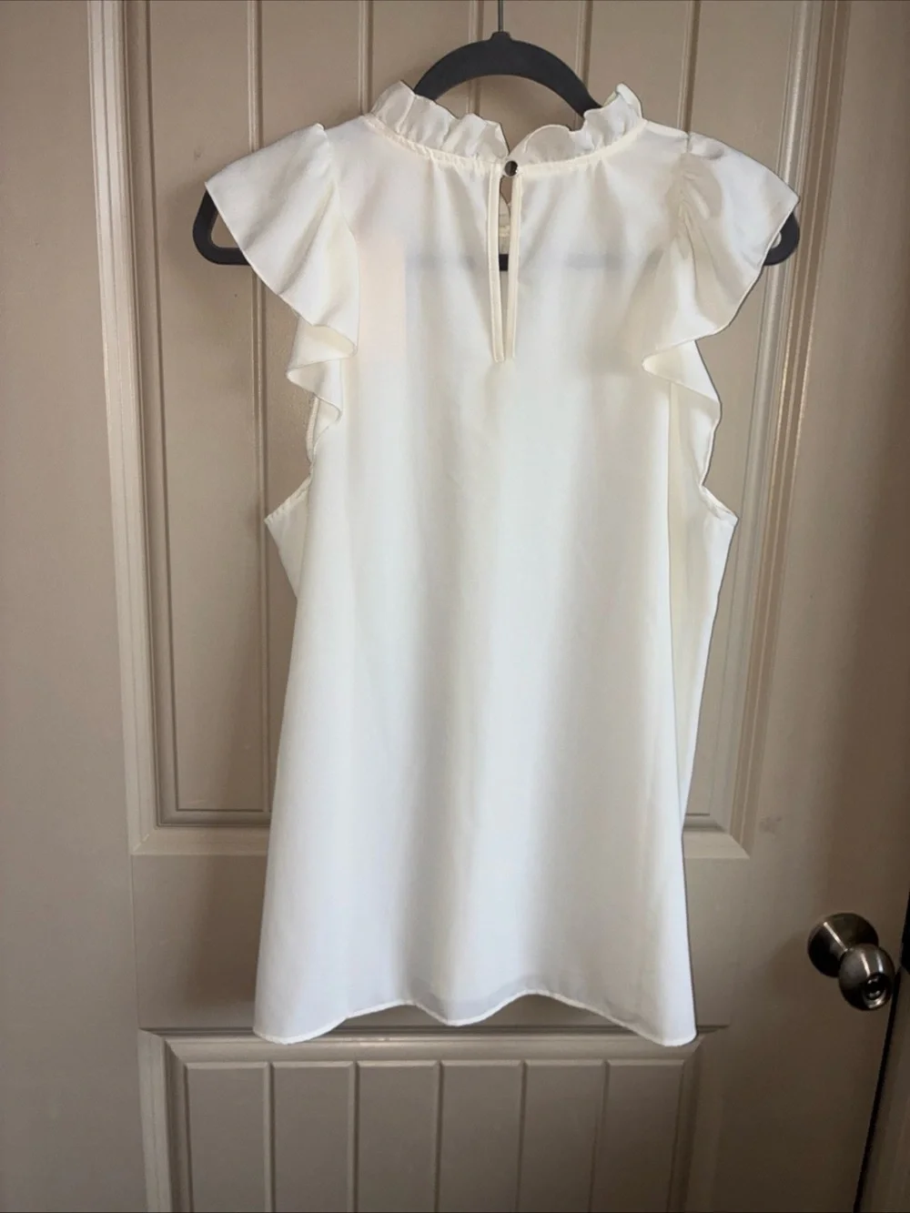 entro Cream Ruffle Neck Flutter Sleeve Shell - Picture 4 of 7